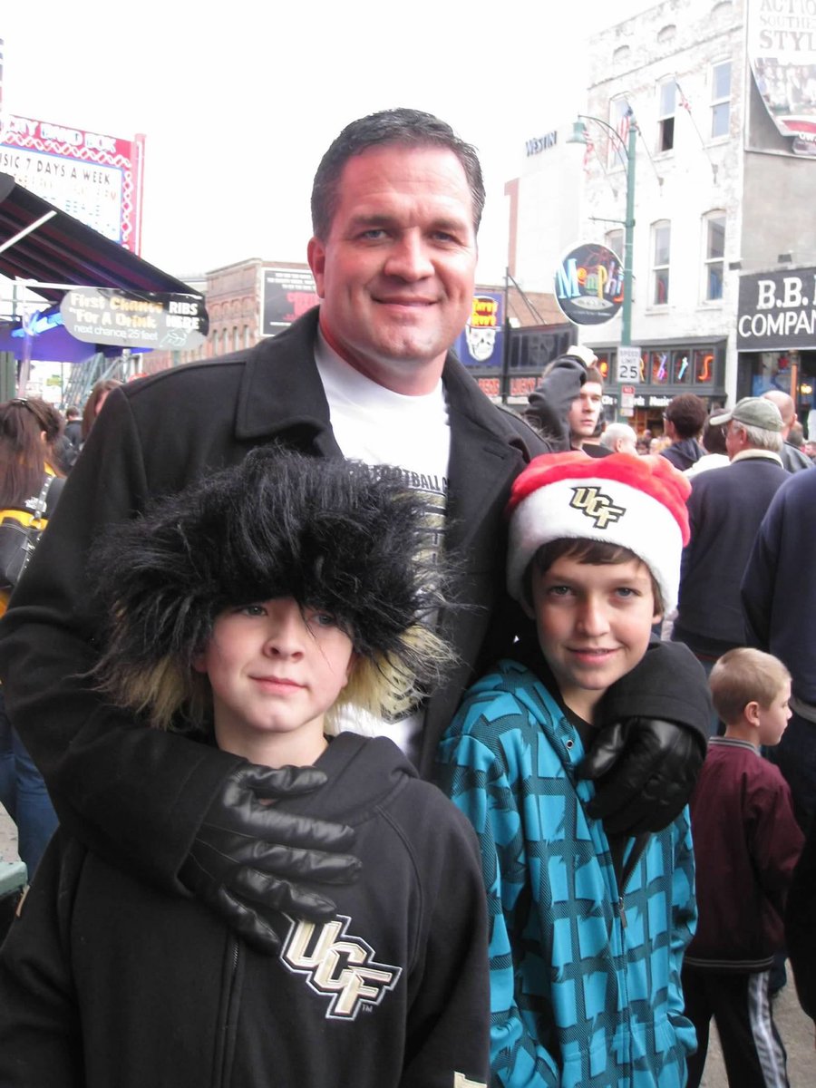 SSN_UCF's tweet photo. UCF Walk-on LB &amp; transfer from Army, @camvining5 grew up a hardcore UCF fan!

He was at the Peach Bowl vs Auburn, Fiesta Bowl vs Baylor, Liberty Bowls vs Miss St &amp; Georgia, + many others. His mom &amp; dad (@ChrisVining1612) both graduated from UCF.

💛🖤  to see that! #ChargeOn ⚔️ https://t.co/nPjbJbHYnr