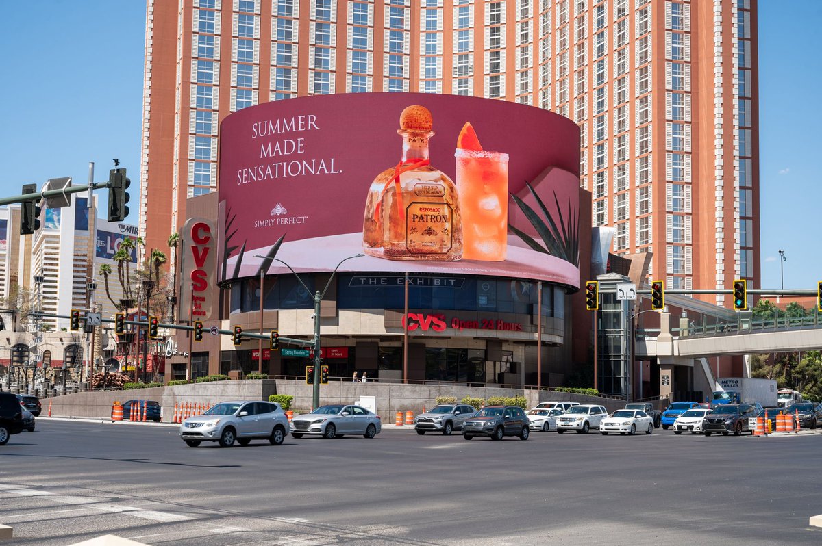 BrandedCities's tweet photo. Just like @patron, our Las Vegas Double Down is simply perfect.
#ooh #dooh #outofhome #harmoncorner #thebLVd #lasvegas #doubledown #vegas #spectacular #patron #tequila #SummerWithPatron #MakeSummerSensational #PatronTequila https://t.co/551Inu0ee6