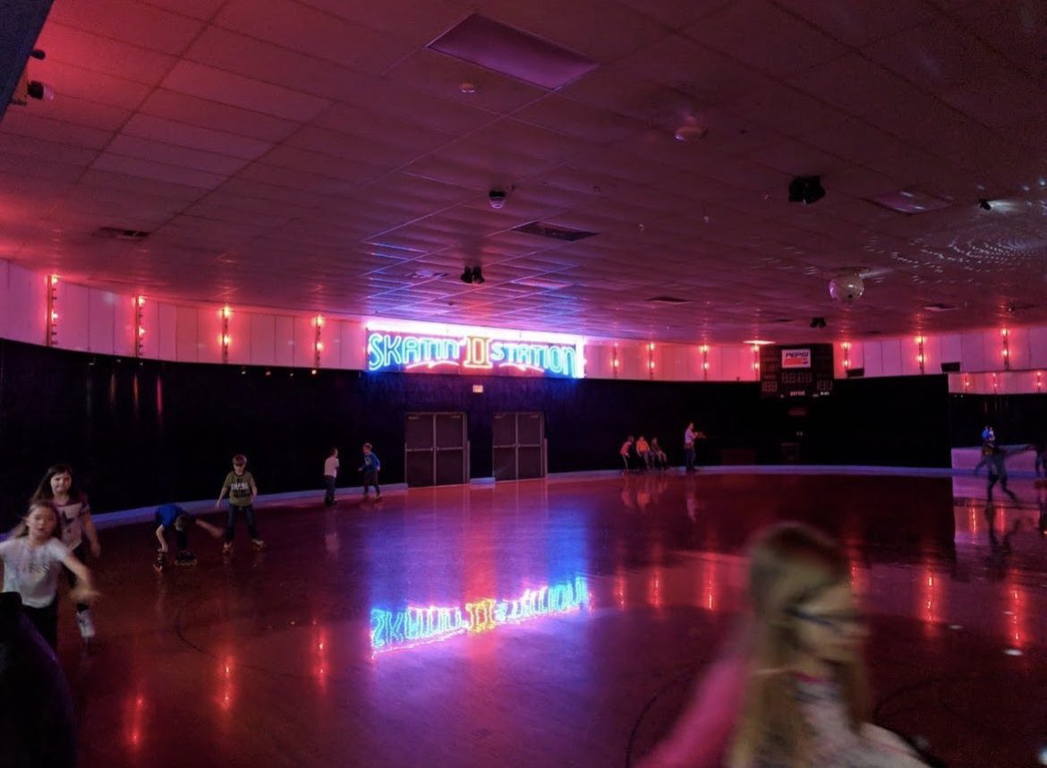 SKATINSTATIONMI's tweet photo. We’re open on Wednesdays! 
1:00PM-4:00PM $9 admission $3-$5 skates
6:00PM-8:00PM $8 admission $3-$5 skates https://t.co/zP8NwugDFG