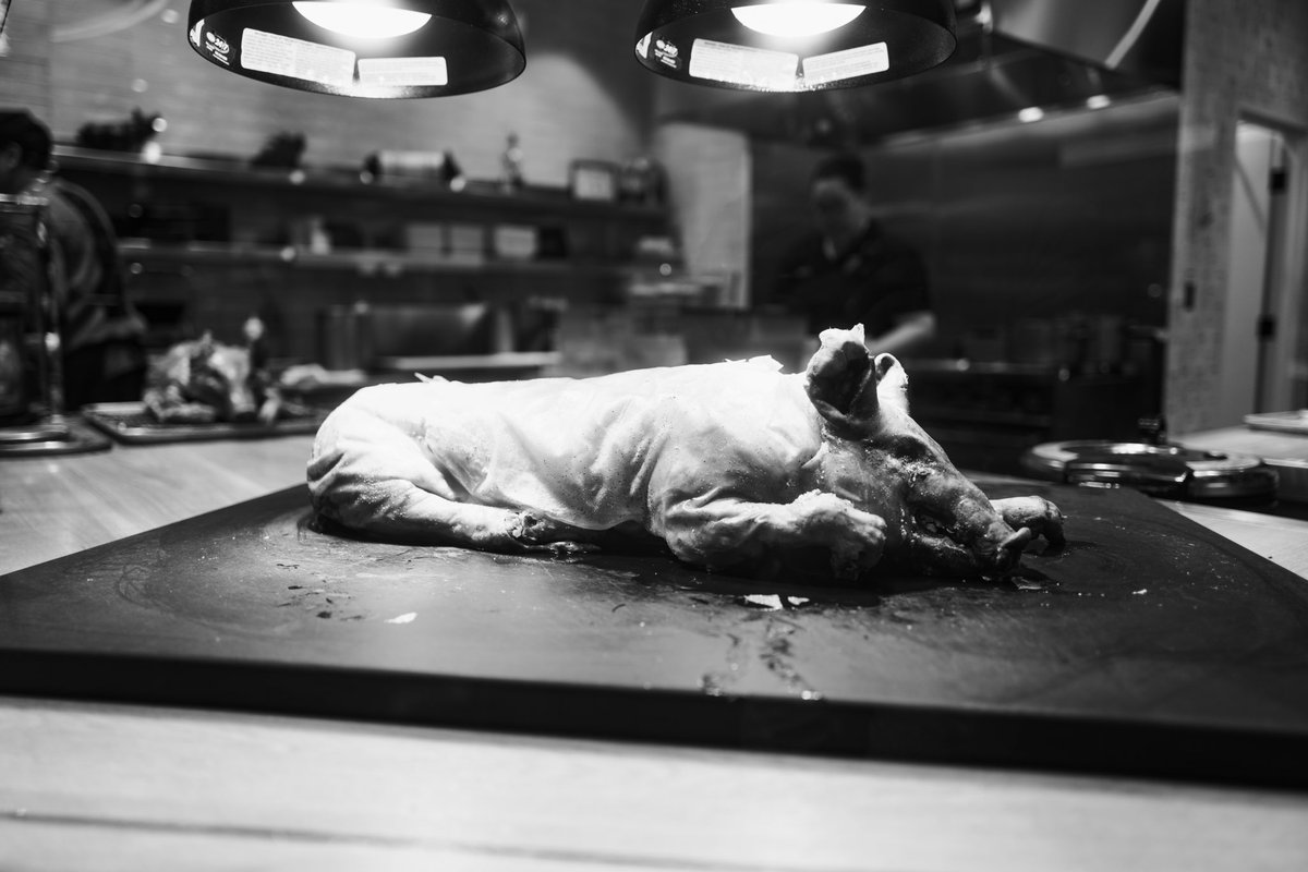 bentwookie2's tweet photo. Lechon #LeicaQ2 https://t.co/2uPPxmEJc0