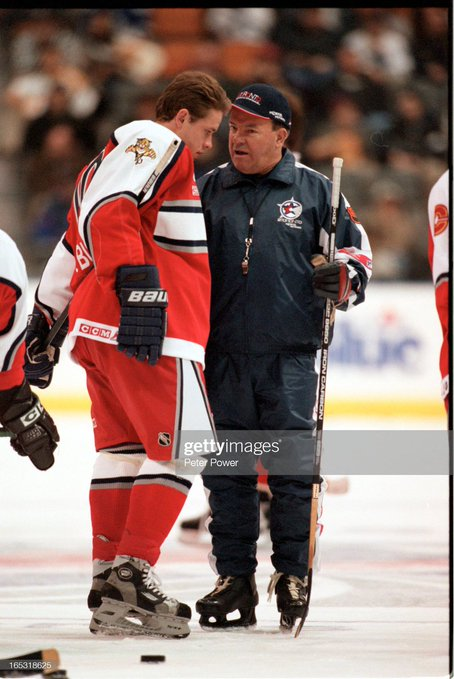 hockey_vintage's tweet photo. #WaybackWedneday Panthers sniper Pavel Bure chats with Red Wings Head Coach Scotty Bowman as both represent Team World at the 2000 NHL Allstar Game in Toronto @FlaPanthers @DetroitRedWings
(📸Peter Power) https://t.co/yp89ppxJPV