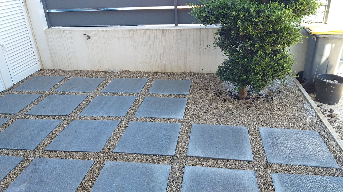 JoaoMAvo's tweet photo. @CarinaCrucho And it took only two hours to apply on these concrete slabs and dry out. https://t.co/YvUQL0bhq8