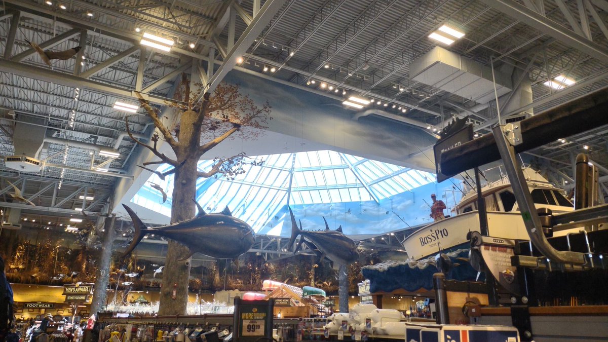 Day 4 in Canada: All this for a fishing store...