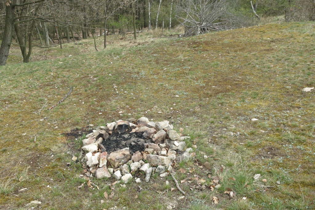 České Švýcarsko není jediným místem, kde může vzplanout ničivý požár. S ohledem na mimořádné sucho a předpokládanou vlnu veder hrozí velké nebezpečí požárů i v Podyjí. Proto národním parku nerozdělávejte ohně. Nepřeháníme! Viz přehlídka nelegálních ohnišť nppodyji.cz/vystraha2022