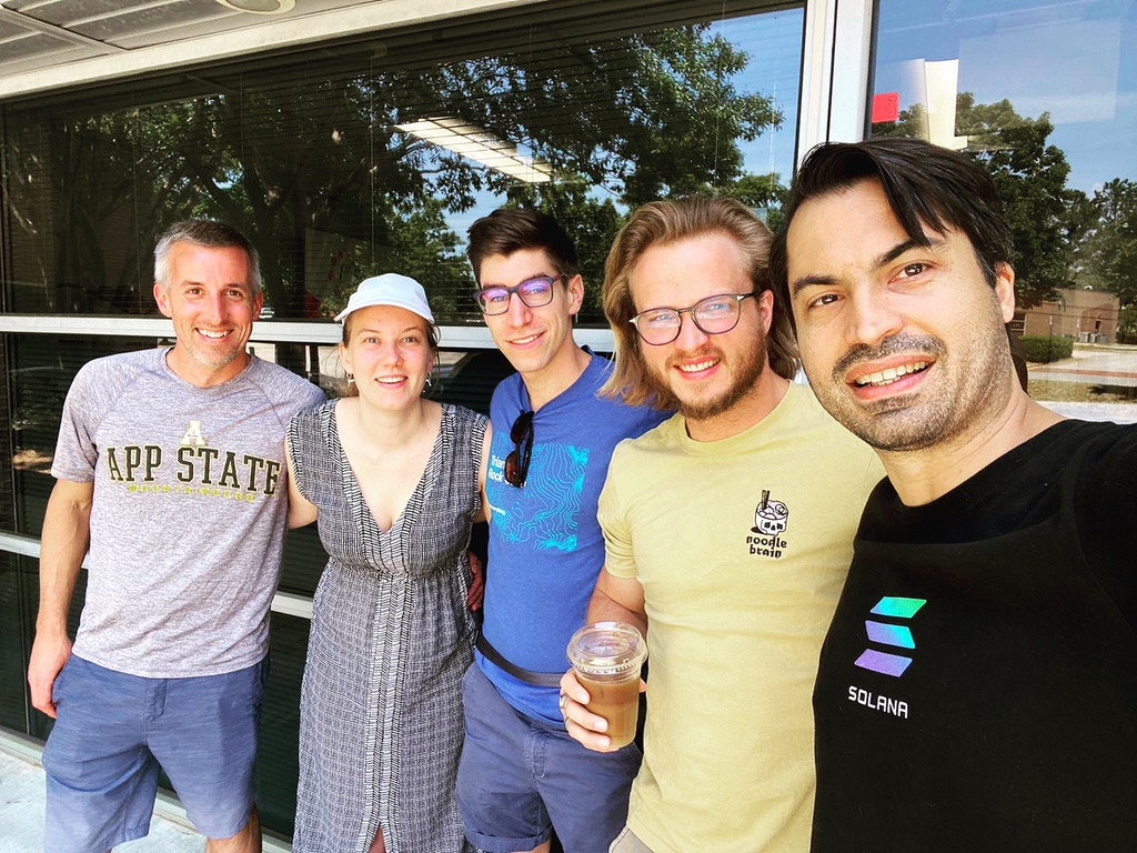 DeNovoFoodlabs's tweet photo. On a recent trip to the US, Co-founders Jean and Richard met up with @RyanBethencourt, Mariliis Holm, &amp; Rob Schutte. They checked out @Jellatech1 &amp; @PearlitaFoods' lab space in Raleigh, NC, and saw the work they are pioneering with cultivated gelatin and oysters. 🧫🦪 #cellag https://t.co/2FF38kuu1q