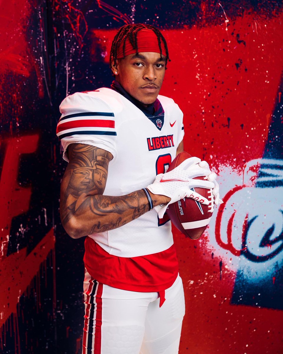 LibertyFootball's tweet photo. May we interest you in some media week photos? 👀 https://t.co/zOLMODTKN3