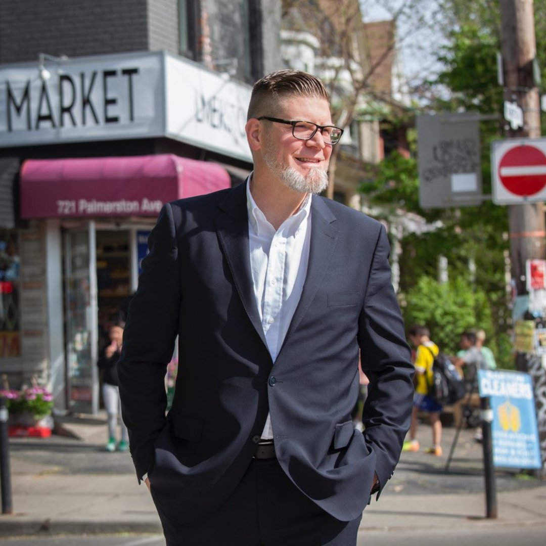 AlexBeauregard1's tweet photo. Did you know I speak English, French, AND Realtor? So if you need a multilingual realtor, I'm here for you! 😂

#torontorealestate #torontorealtor #toronto #torontohousing #torontohouses #aboutalex #bilingualrealtor https://t.co/1RGQghU9mk