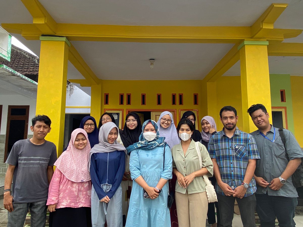 HashifahD's tweet photo. Day 24-Kunjungan DPL ke Rumah Singgah dan Acara Penutupan KKN Desa Tamansari
#UniversitasAirlangga 
#KKNBBM66UNAIR
#UNAIRWCU
#GLOBALSDG's
#SDG
#UNAIRFORSDG's
#Unairmengabdi 
#Tamansari-Mumbulsari-Jember https://t.co/wA607CnRLi
