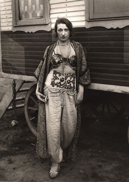 iJmillz's tweet photo. The haunting reality of august sander’s photography (an art history thread) https://t.co/zPOdvH7I4M