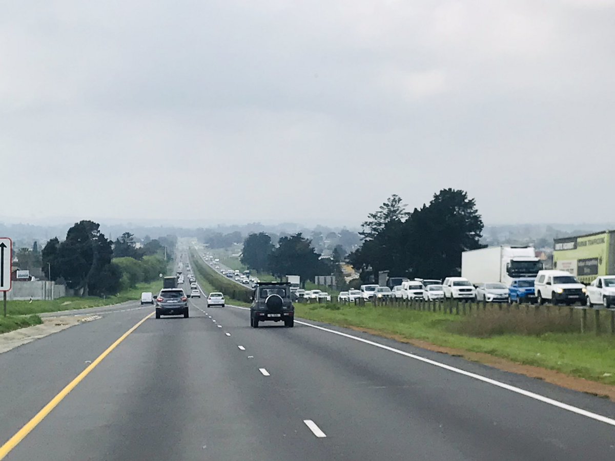 AJVS38's tweet photo. @SANRAL_za what utter #stupidity  is this doing minor roadworks @11:00 in the morning. @WesternCapeGov with no urgency. Just 3 worker backing up the whole economy for 2 hours🤔 https://t.co/jqp3IYwIV0