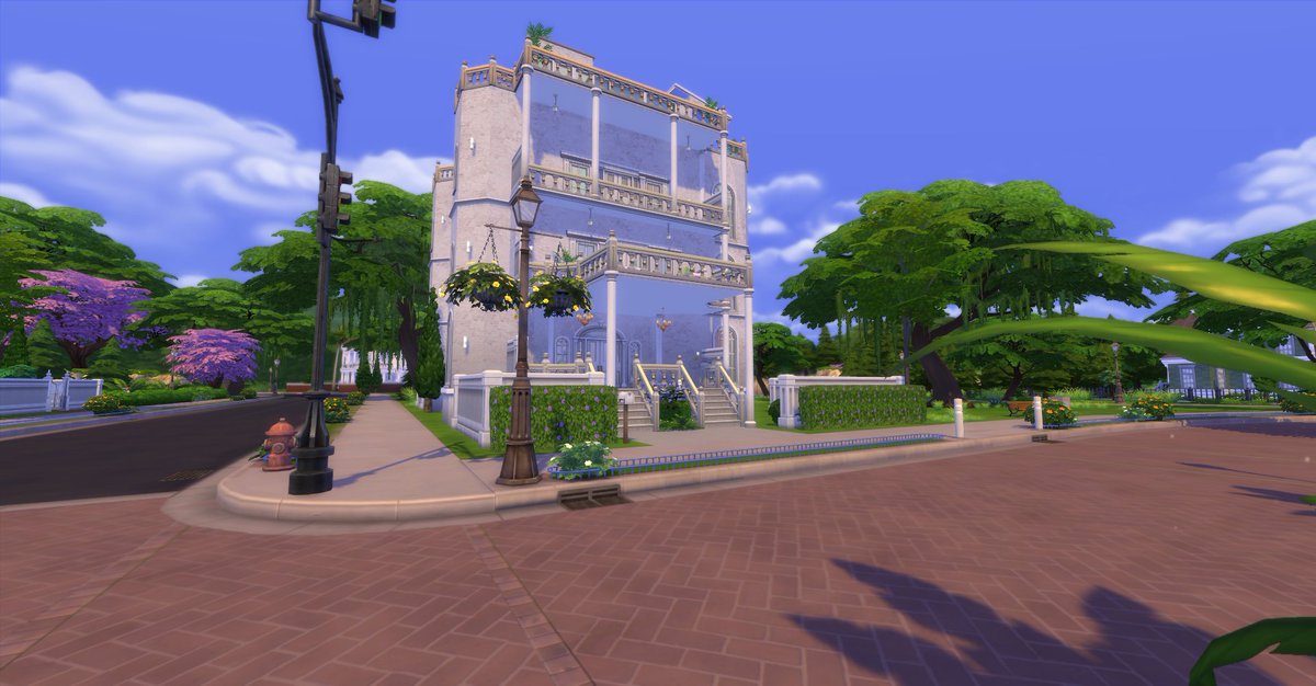 Yaellowgreen's tweet photo. 2-hour build  vs  7+ hours. 
Follow yaellowgreen for more builds :3 #TheSims4 https://t.co/6HIT9bEQmq