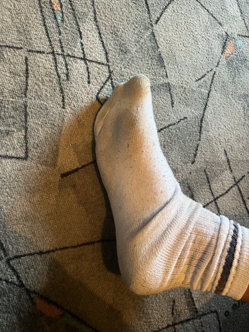 2 pic. Somebody interested about my dirty , sweaty white socks ? ? https://t.co/FAuA9KPu2N