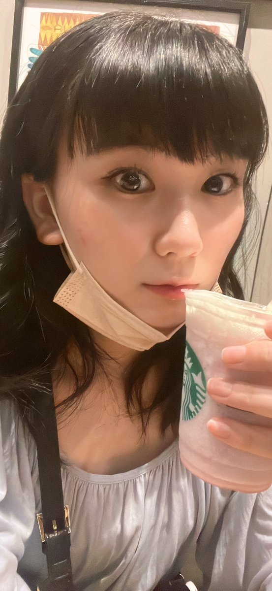 rina_ama10's tweet photo. 8/4② #RT希望 
スタバのブルーベリーフラペチーノ飲んできたよ🫐
さっぱりしてるかと思ったら、意外と甘かった！

桃のフラペチーノ飲めなかったから、残念だったけど今回は飲めて嬉しい🥰
 #ミクチャ  #MissBouquet  #拡散希望︎  #スタバ  #スタバ新作 https://t.co/sMzwlAPp79