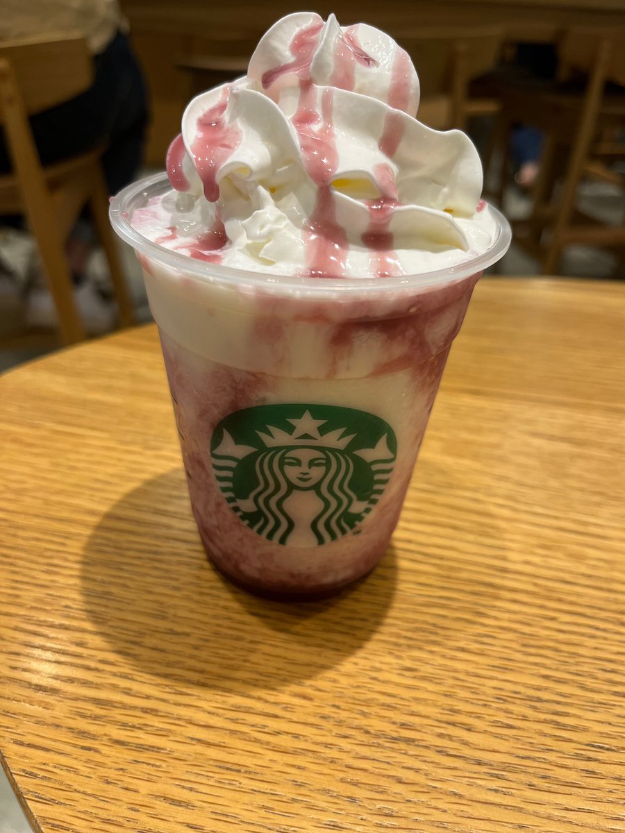rina_ama10's tweet photo. 8/4② #RT希望 
スタバのブルーベリーフラペチーノ飲んできたよ🫐
さっぱりしてるかと思ったら、意外と甘かった！

桃のフラペチーノ飲めなかったから、残念だったけど今回は飲めて嬉しい🥰
 #ミクチャ  #MissBouquet  #拡散希望︎  #スタバ  #スタバ新作 https://t.co/sMzwlAPp79
