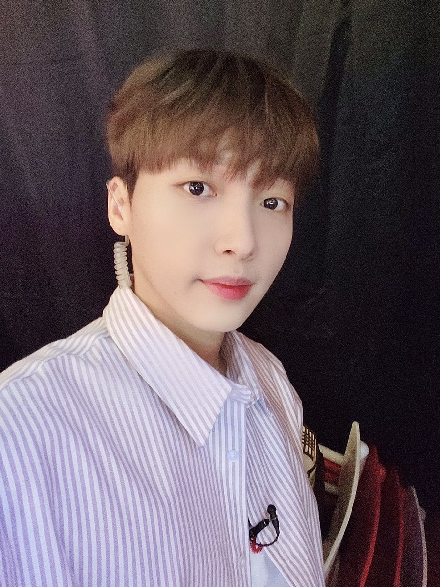 jeongsewoon_twt's tweet photo. [#정세운]
SBS #연애는직진 완료! 🧐

축구와 요리? ⚽🍳
행운이들과 공유해야 제맛...💛
센스만점 천재만재 MC답게
첫 방송도 재치 넘치게 완료 🥰
팀 행운 연애는 직진 본방사수 담당!
다음주에도 세운이에게 직진! ➡
 
#JEONGSEWOON https://t.co/wh7xcfBJRV