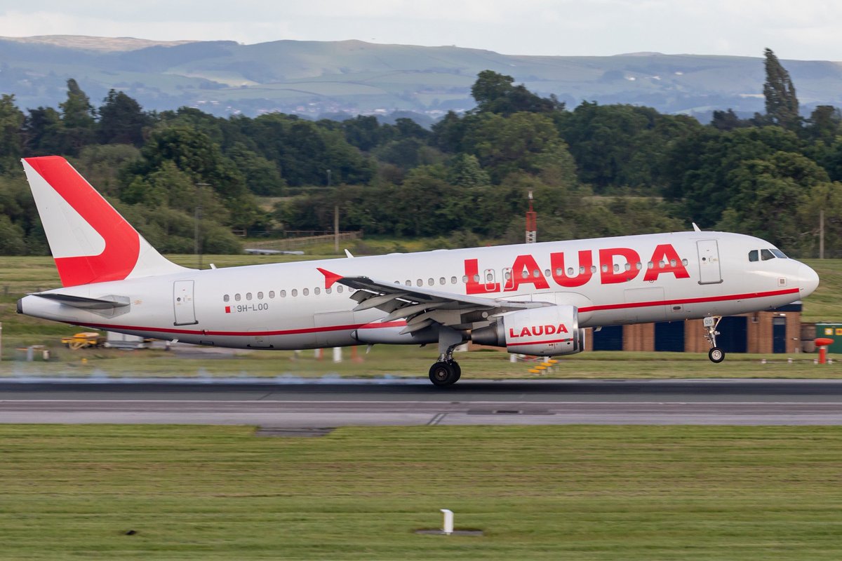 ukaviator1's tweet photo. Today’s Post Features Lauda Europe’s A320 Touching Down On Runway 23R From Vienna 🇦🇹
Lauda Europe | A320-243 | 9H-LOO | ✈️
@manairport @Laudamotion1 @AirbusintheUK
#laudamotion #laudaeurope #airbus #airbus320 #proaviation #aviationeverywhere #airbusboeingaviation https://t.co/XDcZKBGwxc