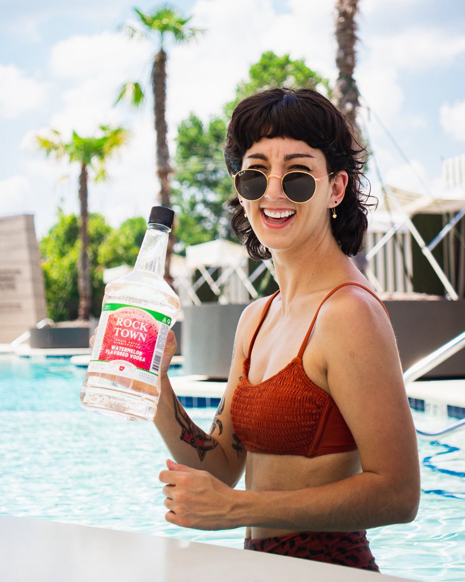 rocktowndistill's tweet photo. What better way to celebrate #NationalWatermelonDay than with a bottle of our naturally-flavored #WatermelonVodka ?? Happy #WatermelonDay ππΉ https://t.co/cnXa11a1IX
