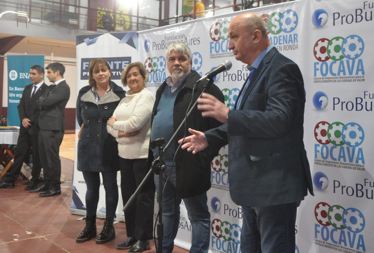 FrenteProdLanus's tweet photo. Un éxito la Ronda Negocios que organizamos con @Encadenar1  Más de 120 inscriptos, más de 500 reuniones de negocios 
Gracias @AySA_Oficial y @BancoNacion por participar recibiendo proveedores pymes. Gracias @RussoNicolasOk por gestión del Club Lanús, marco perfecto para el evento https://t.co/GYiXgDAEhf