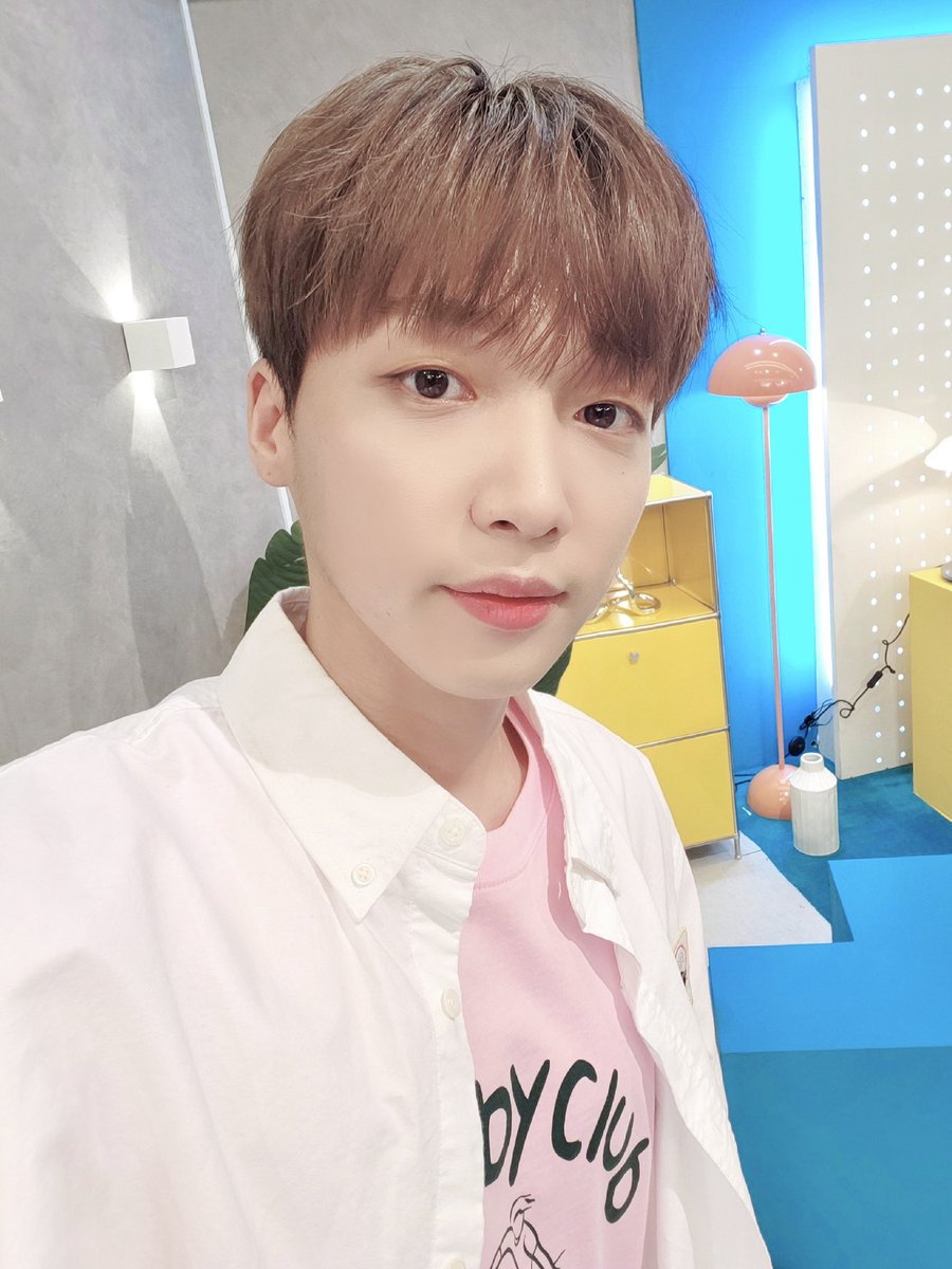 jeongsewoon_twt's tweet photo. [#정세운]
KBS2 #요즘것들이수상해 완료! 🧐

행운이들에게 빠져 무작정
행운이들사랑행을 택한 🤭
(요)즘 (상)당히 귀여운 세운(이) 💜

바쁘다 바빠 행운사회 🍀
팀 행운 요상해 본방사수 담당
모두 좋은 밤 보내세운! 🌙

#JEONGSEWOON https://t.co/2YmCG6pLhV