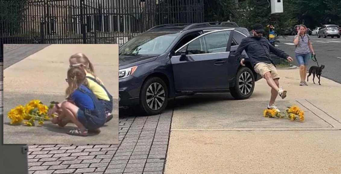 Les parvis des ambassades russes deviennent témoins des gestes de protestions contre la guerre en Ukraine. Hier, deux petites filles habillées en couleurs du drapeau ukrainien ont déposé un bouquet devant l’ambassade à Washington. La colère de l’employé de l’ambassade!