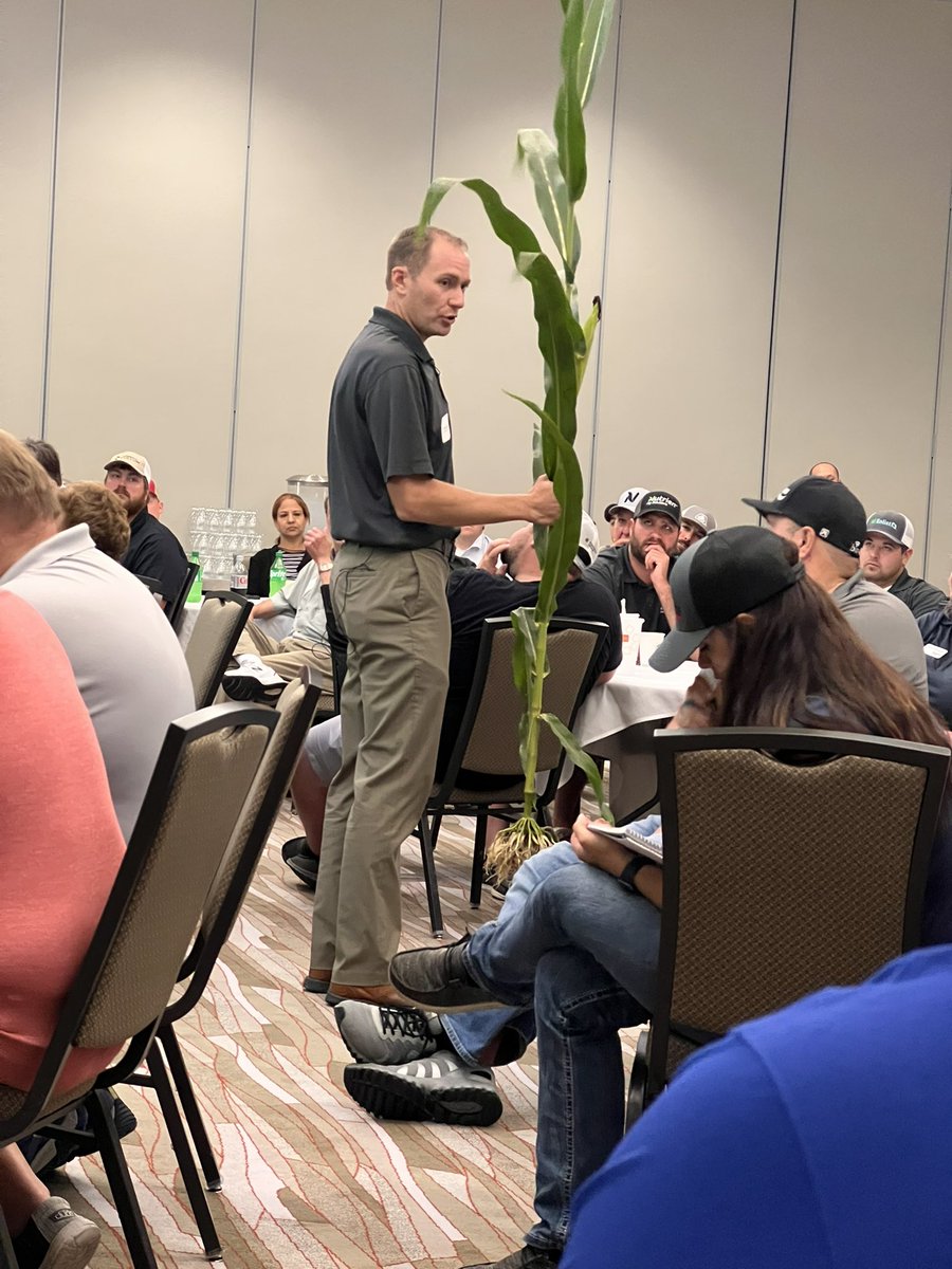 DanaMetz's tweet photo. DID YOU KNOW that 1 corn plant will absorb 25 gallons of water during it’s life cycle? #advancedcropnutrition #soilhealth #cropnutrition https://t.co/T3cpFGiNHj