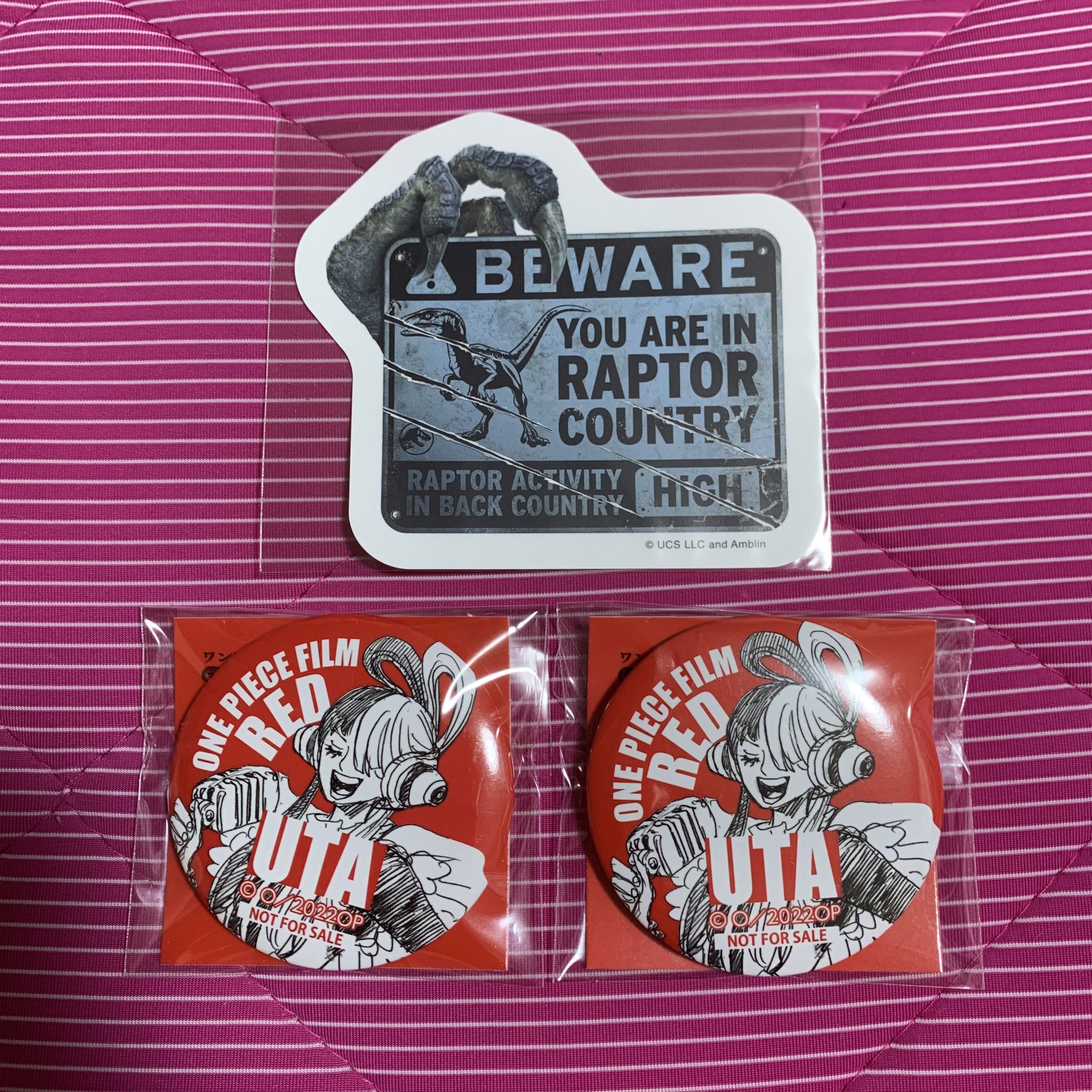 Yuito28 マジミラ幕張辞退 ワンピース セブンイレブン 映画 フィルムレッド 缶バッジ ノベルティー ウタ 散歩しながら待機して 1番にgetしてきたウタちゃん 次のミンティアケースも 可愛いだろうなー T Co H752frxnds Twitter