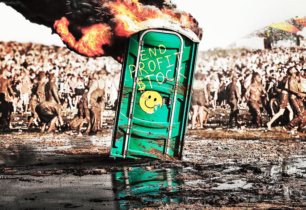 Jess_Hardiman's tweet photo. Gas tank explosions, $12 bottles of water, multiple rapes, people washing in mud that was actually shit (and drinking water that was also contaminated with shit)... the new Netflix doc Trainwreck: Woodstock 99 really is a lot to unpack https://t.co/y6dIM7l4gq