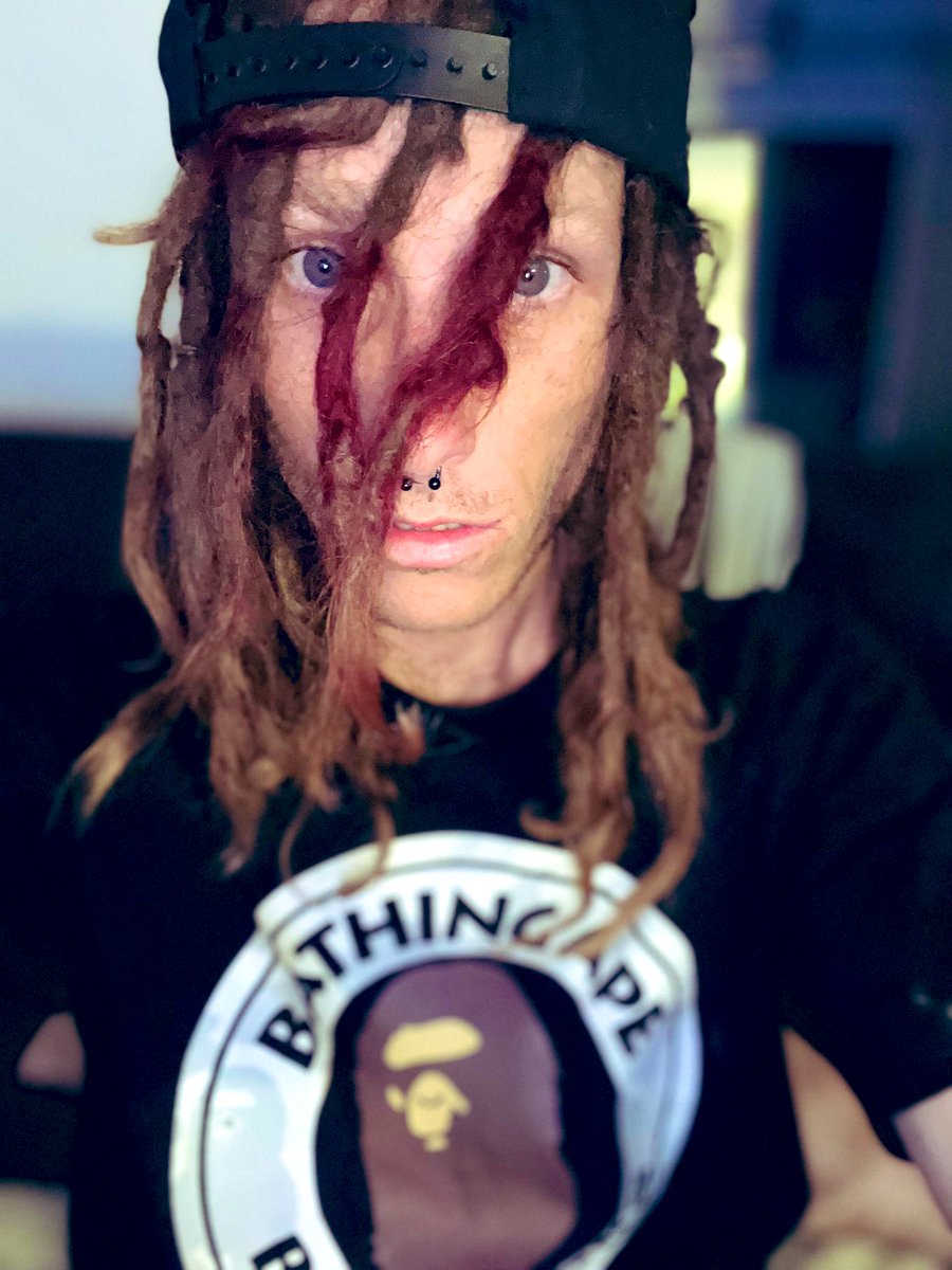 j_low6669's tweet photo. #bape #supreme #abathingape #HypeBeast #dreads https://t.co/TCKOv7quBy