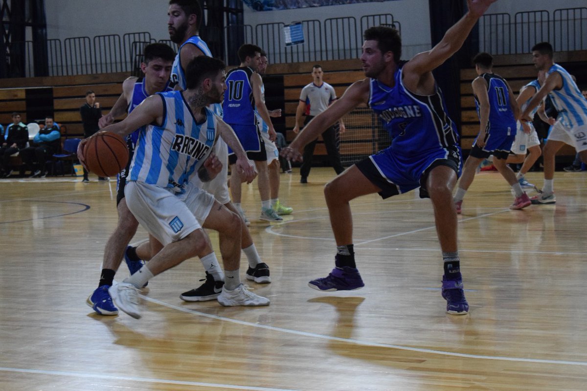 📷 Volvemos y les compartimos algunas postales de lo que fue el domingo en la victoria de <a href="/BasketRacing/">Basket Racing</a> ante Boulogne en la lente de <a href="/Micaolloqui/">mica olloqui</a>