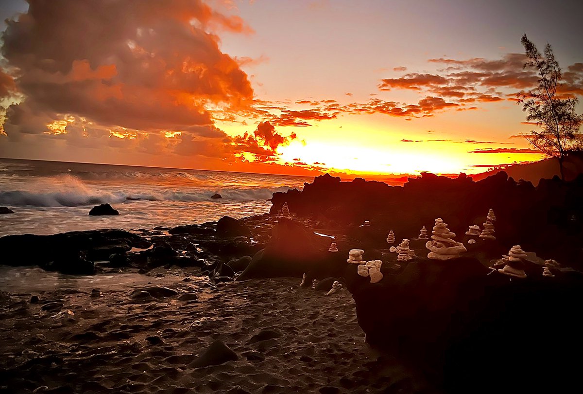 KennyBDingo's tweet photo. Somewhere Island #iledelareunion #ileintense
#landscape #lareunion
#nature #naturephotography #oceanindien #paysage
#reunionisland #team974 #Travel #travelphotography
#vacances #Voyage #974 #974island #igerslareunion
#igers_indianocean #Mer #connectoi #sunsetlovers
#sunset_pei https://t.co/c3sfZIMZc4