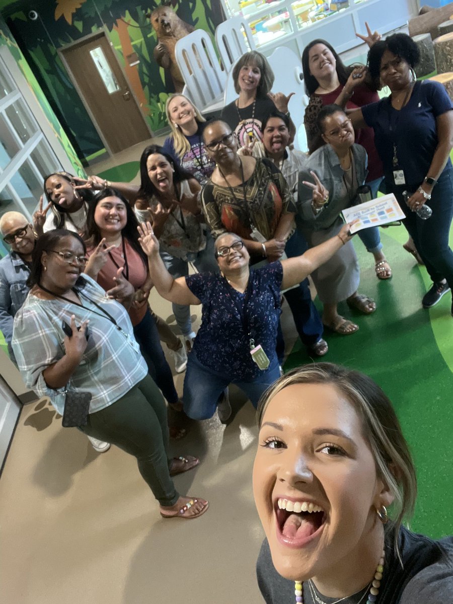 MrsGeegan's tweet photo. Team Scavenger Hunt! 💙🧡 #BlueJaysAreBack22 #Part1 #3rdGradeSquad #PreKSquad @HumbleISD_ACE @HumbleISD https://t.co/X8rbAbbbd3