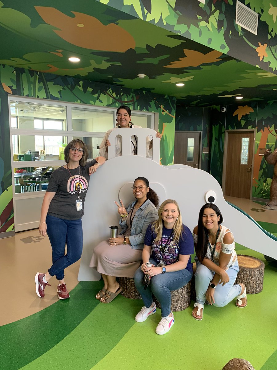 MrsGeegan's tweet photo. Team Scavenger Hunt! 💙🧡 #BlueJaysAreBack22 #Part1 #3rdGradeSquad #PreKSquad @HumbleISD_ACE @HumbleISD https://t.co/X8rbAbbbd3