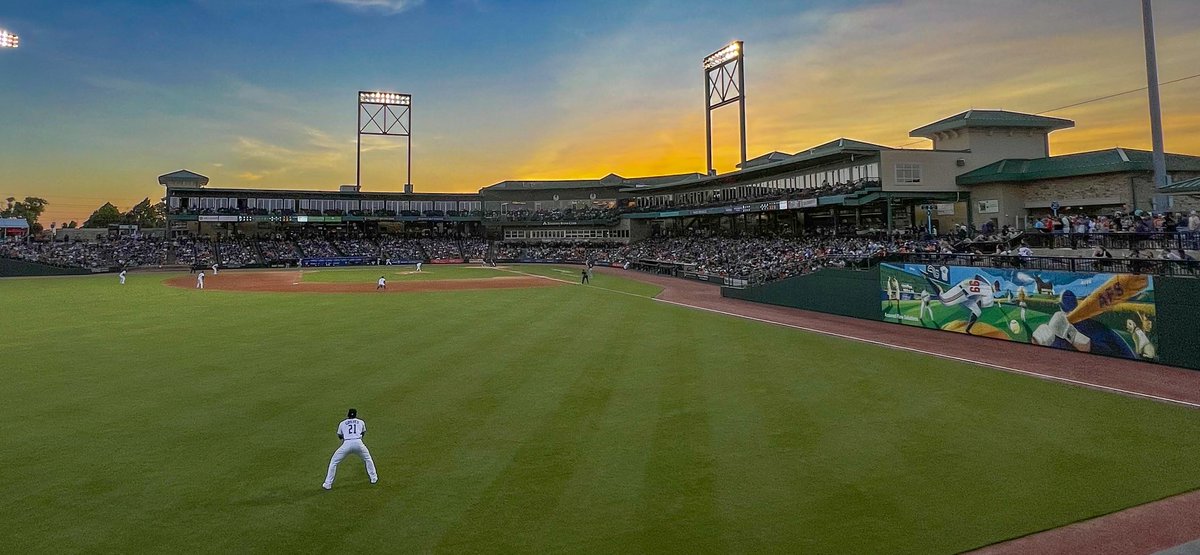 SLSpaceCowboys's tweet photo. Feels so good to be back 😄

Thank you to the over 7,600 fans who packed the house last night! 

#ReadyToRide https://t.co/hkwgmMoAcR