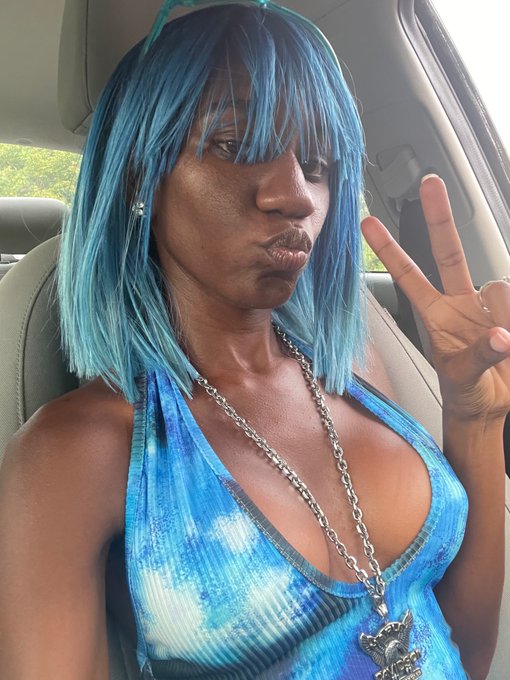 GM. 😘😉 https://t.co/hd1mjVfCAe