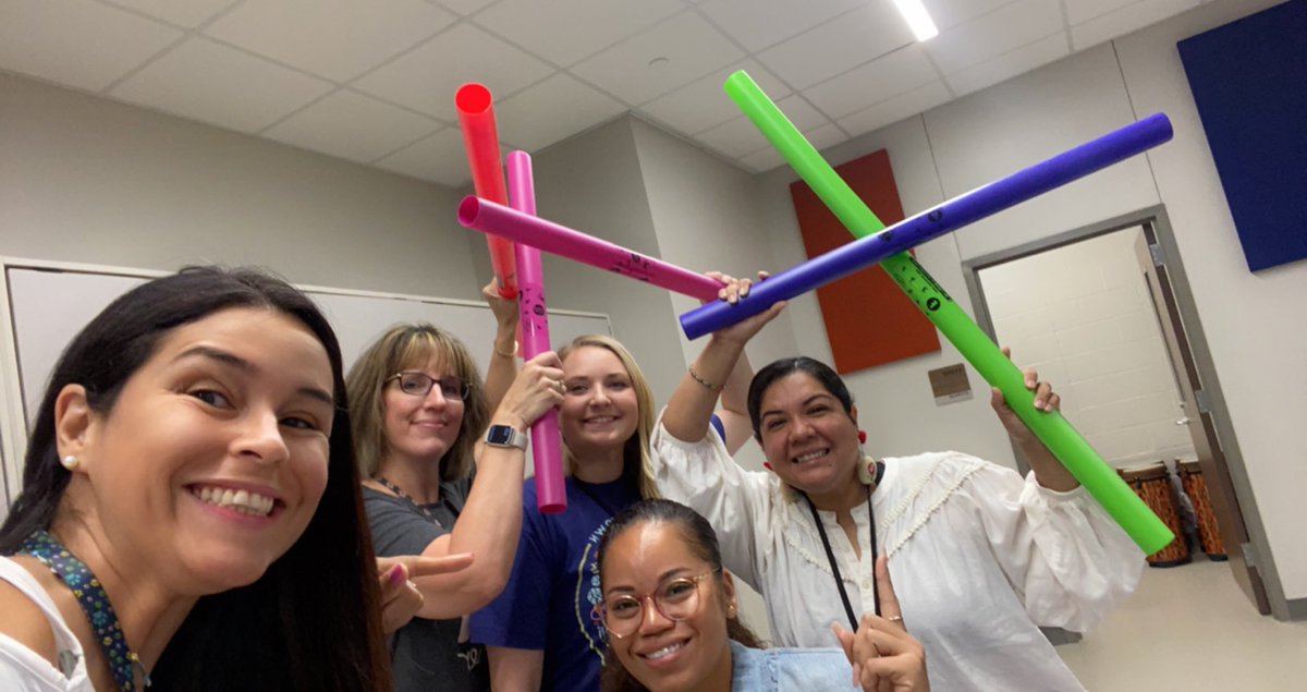 MrsGeegan's tweet photo. Team Scavenger Hunt! 💙🧡 #BlueJaysAreBack22 #Part2 #3rdGradeSquad #SpecialsTour @HumbleISD_ACE @HumbleISD @msjessalvarez https://t.co/Mbx3dX3wFQ