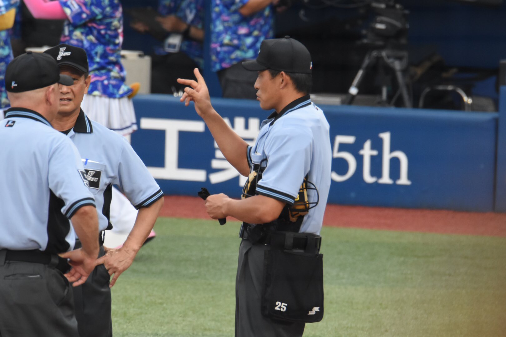 やまちゃん Sur Twitter 今日は球審石山で 張り切って写真撮ってしまった 石山智也 Npb 審判 T Co Kds098gfax Twitter