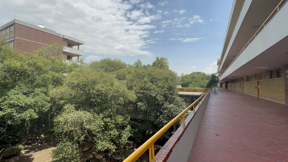 FIUNAM_MX's tweet photo. Hoy damos la Bienvenida a la Generación 2023 #FIUNAM. 🙌✏️

¡Les deseamos lo mejor en esta nueva etapa! #OrgulloFI 🤍♥️ https://t.co/MoneZP7s7r
