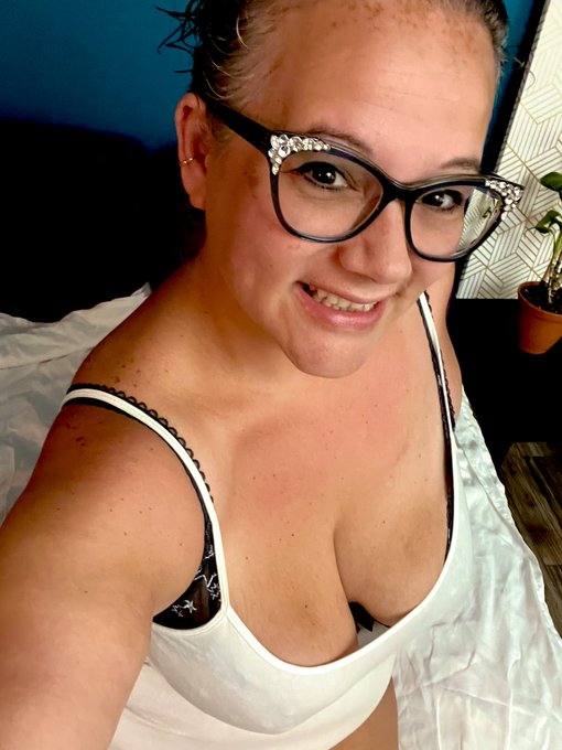 Good morning! About to jump online for some LIVE FUN! See you there! https://t.co/4RtTVT2ZFl