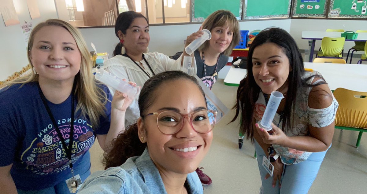 MrsGeegan's tweet photo. Team Scavenger Hunt! 💙🧡 #BlueJaysAreBack22 #Part3 #3rdGradeSquad #SpecialsTour @HumbleISD_ACE @HumbleISD https://t.co/guQSzGbFsH