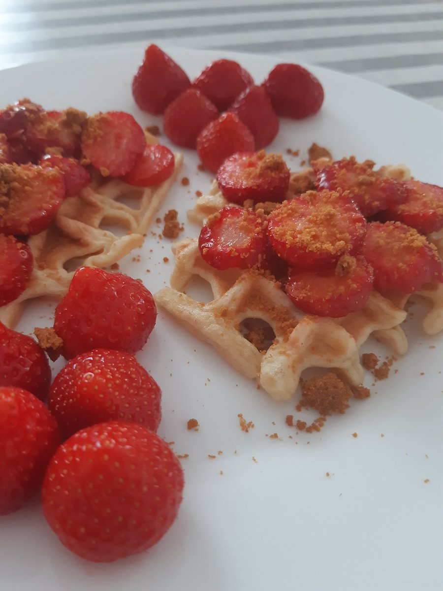 sab_ine_62's tweet photo. Je ne sais pas si Twitter est prêt pour autant de douceur...
#sweet #lheuredugouter #faitmaison https://t.co/M1kqShweAK