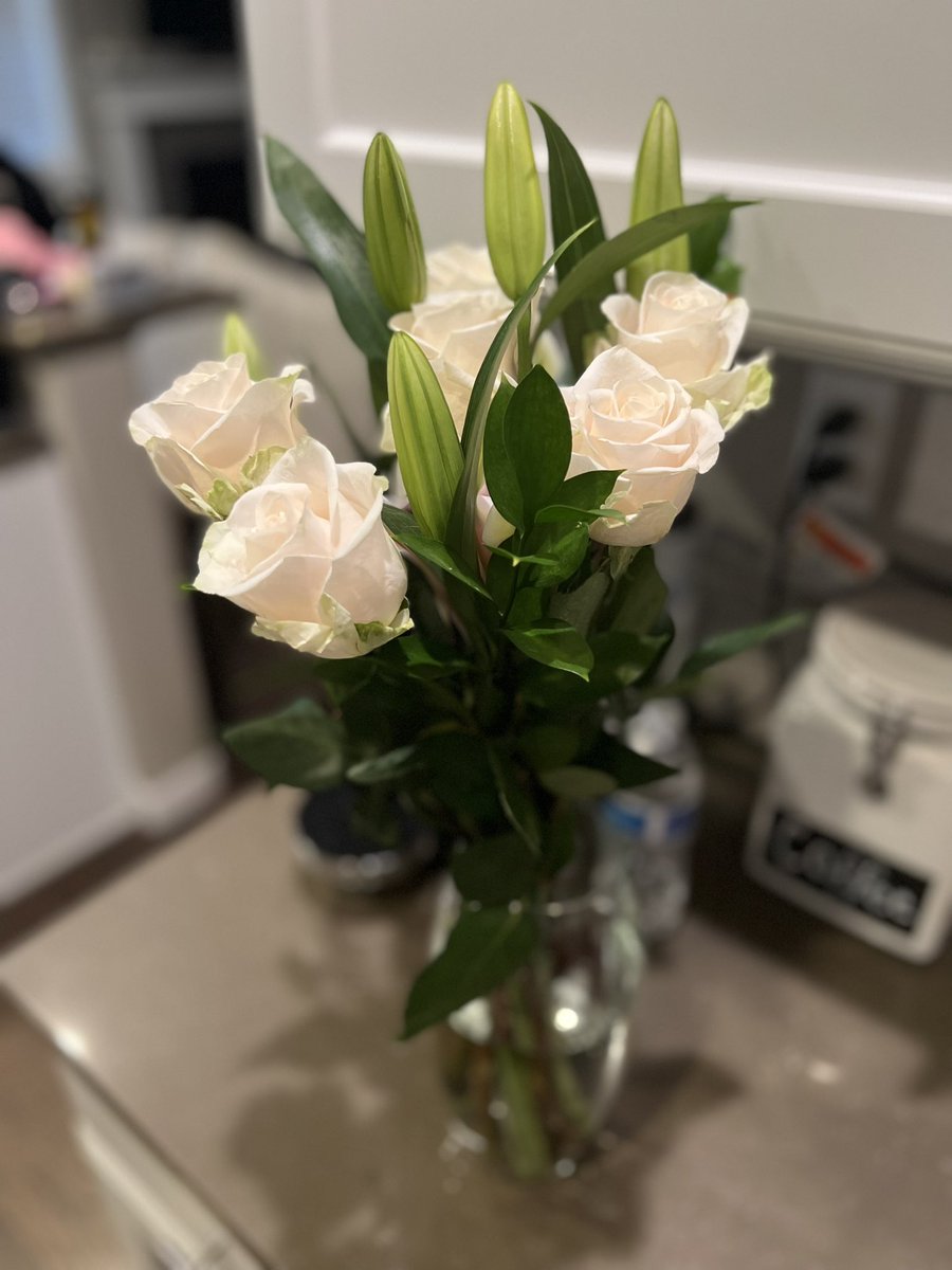 Jay_Tust's tweet photo. Something I’ve learned over the previously 11 seasons of covering the #BoiseState football team…

Buy the “I’m sorry (I work too much) flowers” in advance.

😘, @MrsTust! https://t.co/7fg2jeiKjH