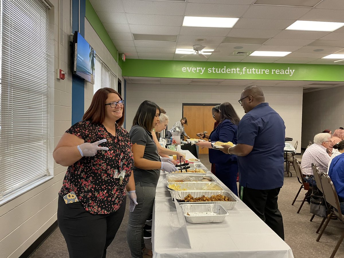 PattyAnnCollins's tweet photo. A very happy Welcome Back to our teachers!  So excited for the impact we will have this school year!! https://t.co/t6zPIytAvy