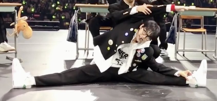 근데 더영이 진~~~ 짜 유연함
윗몸일으키기는 거의 꼴찌(..)엿지만
허리 꺾는거도 1위하구
…다리도 잘찢어짐…