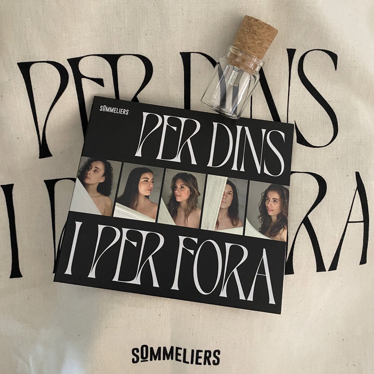 Avui l'estiu és encara més bonic! Ja tinc a casa "Per dins i per fora", el darrer disc de <a href="/sommeliersmusic/">Sommeliers</a>. Un plaer ser-ne mecenes i posar el meu granet d'arena, novament, al seu talent! 💛 #ensocfan