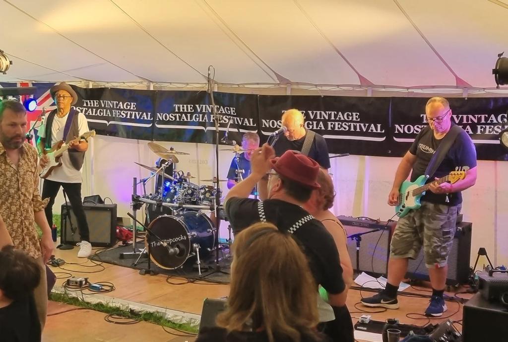 Catch the Stopcocks at the <a href="/AxbridgePageant/">Axbridge Pageant</a> 2022 in #Axbridge #Somerset on bank Holiday Monday 29 August in the square at 8.00pm <a href="/HarryTheSpiv/">Harry Mottram</a>  supported by Easy Tiger
facebook.com/claridgehogg