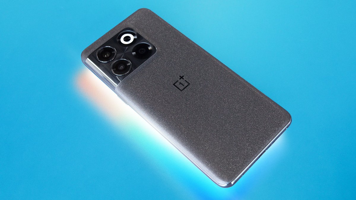 MKBHD's tweet photo. NEW VIDEO - OnePlus 10T Impressions: Somebody That You Used to Know

https://t.co/UxRI9GqWIQ https://t.co/SYHsAj5GOH