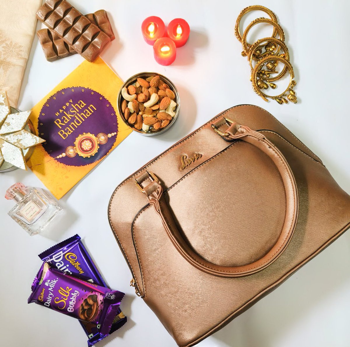 🥰 #GIVEAWAY ALERT 🥰 Make this #rakshabandhan extra special by winning our stunning #valle satchel for your lovely sibling ❤️ . All you have to do is: 1️⃣ Like the tweet 2️⃣ Follow @lavieworld 💗 3️⃣ Comment your favourite memory of #rakshabandhan 😍 4️⃣ Tag 3 friends