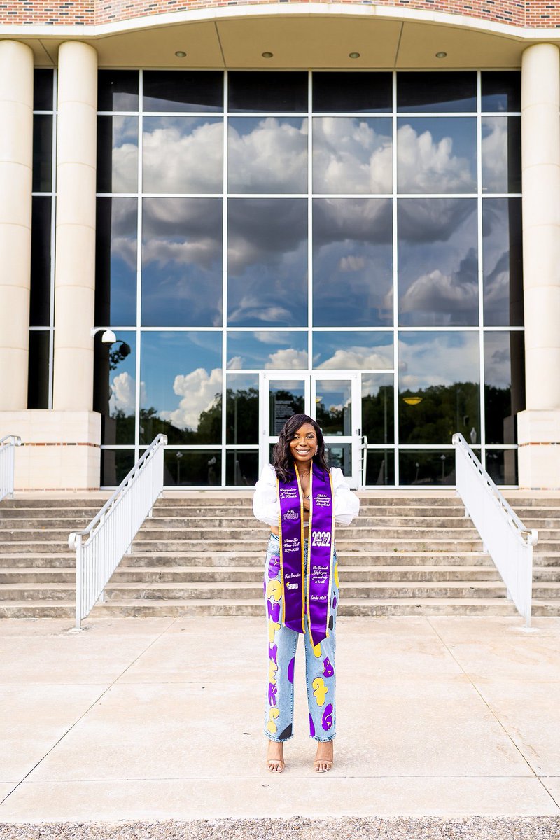 blaakeeeee's tweet photo. All good things must come to and end, but this is just the beginning. 

August 13th, 2022 🎓💜

#pvamu #HBCUGrad #PVAMU22 https://t.co/D9kRQIeai9