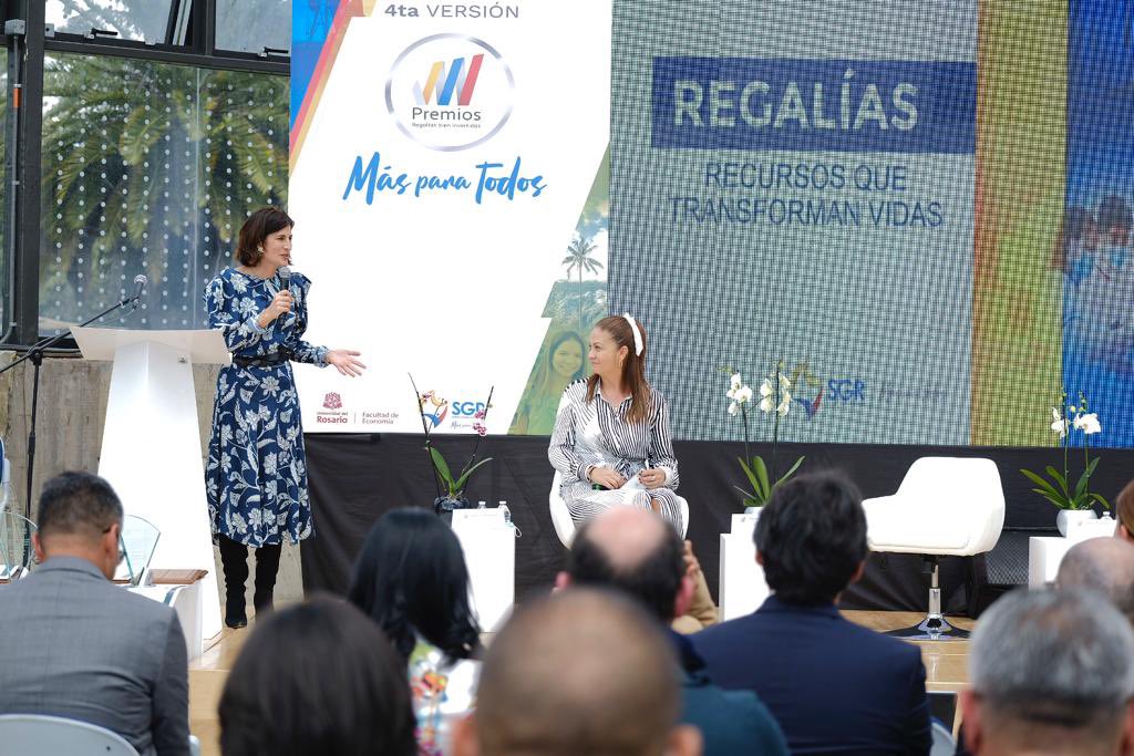 DNP_Colombia's tweet photo. #AEstaHora la directora del #DNP, @aleboterob, instala la cuarta versión de los Premios #RegalíasBienInvertidas.

Sigan este evento y conozcan los mejores proyectos con inversiones de @Regalias_gov.

#EnVivo🔴🎥 https://t.co/ND4Ztcj0cC https://t.co/1FoUNGNalA
