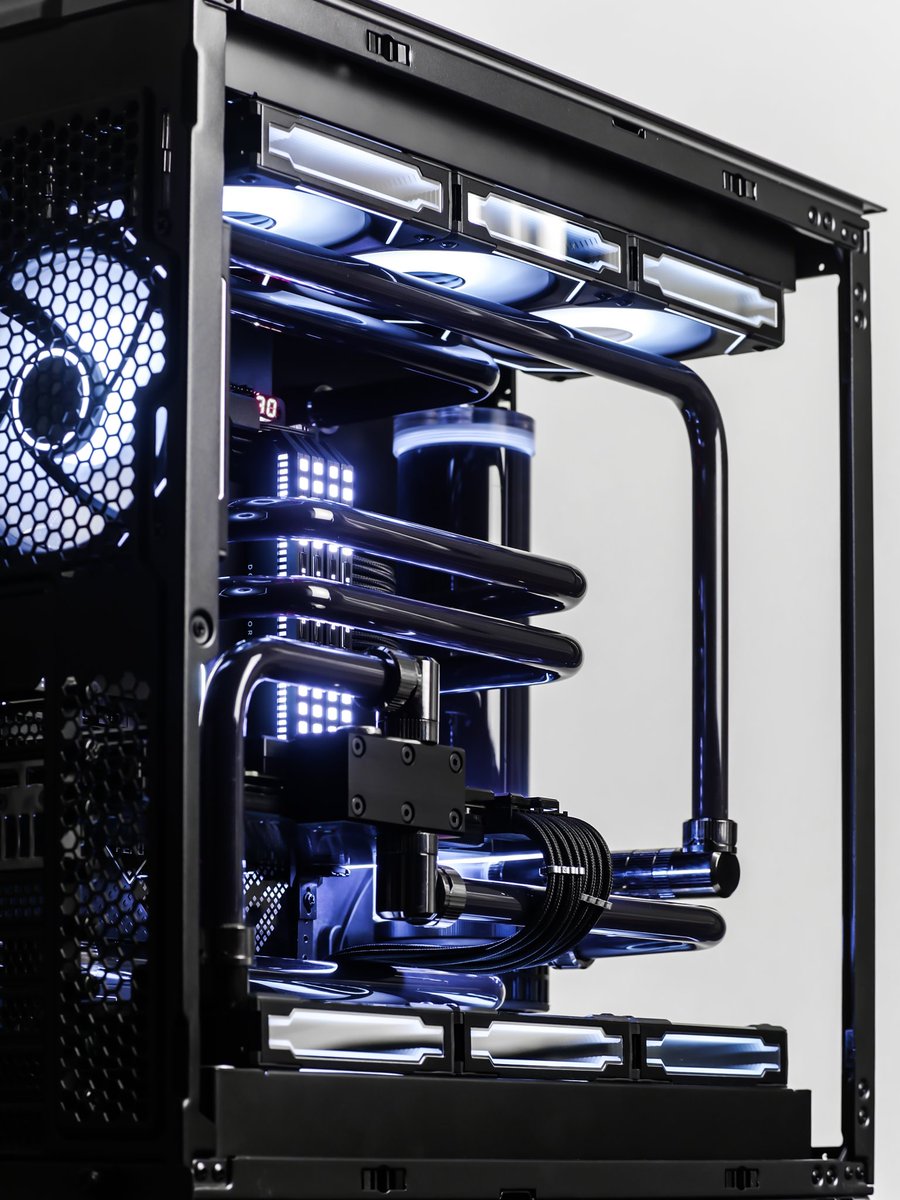 yereckt's tweet photo. De retour !! 

Beaucoup de contenue à vous partager prochainement !

▶️I9 12900k
▶️Asus Z690 Hero
▶️Dominator 6200mhz 64go
▶️RTX 3090 Tuf 
▶️Lian li SL120 Infinity
▶️Liquide sur mesure
▶️Watercooling custom EKWB 
▶️Lian li O11 Evo black
▶️2x2to Nvme samsung

Le RT est apprécié ❤️ https://t.co/Icv3iEiBBs